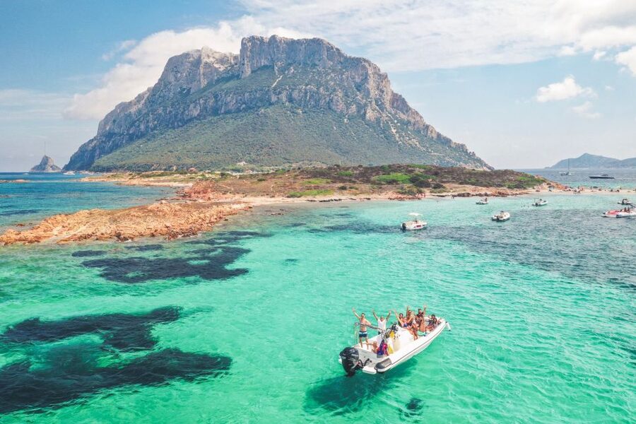 Sardegna: Tavolara Boat Tour with Snorkeling - The first swim break at Spiaggia del Dottore