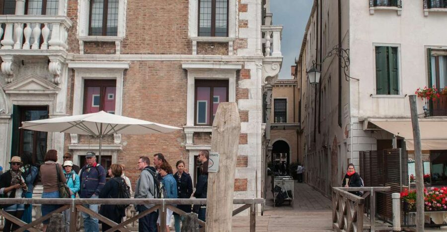 Secret Venice & Gondola Tour - Entering Secret Venice: why this route feels different