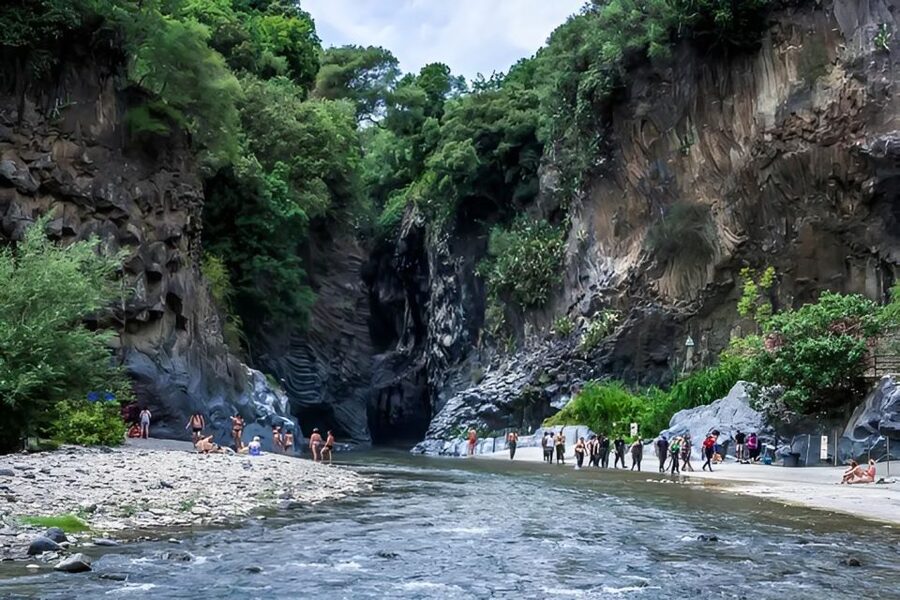 Sicily: Etna and Alcantara Gorges Full-Day Tour with Lunch - Grotta dei Ladroni Lava Cave: Helmet, Flashlight, and the 1776 Snow Story