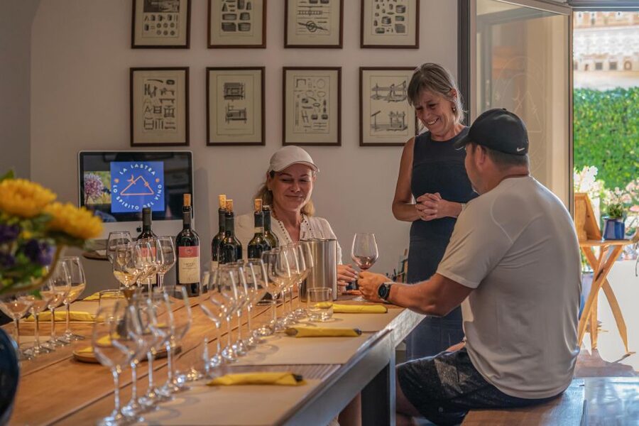 Siena: Organic Winery Tour and Wine Tasting - Food and pairing: seasonal Tuscan dishes, garden vegetables included