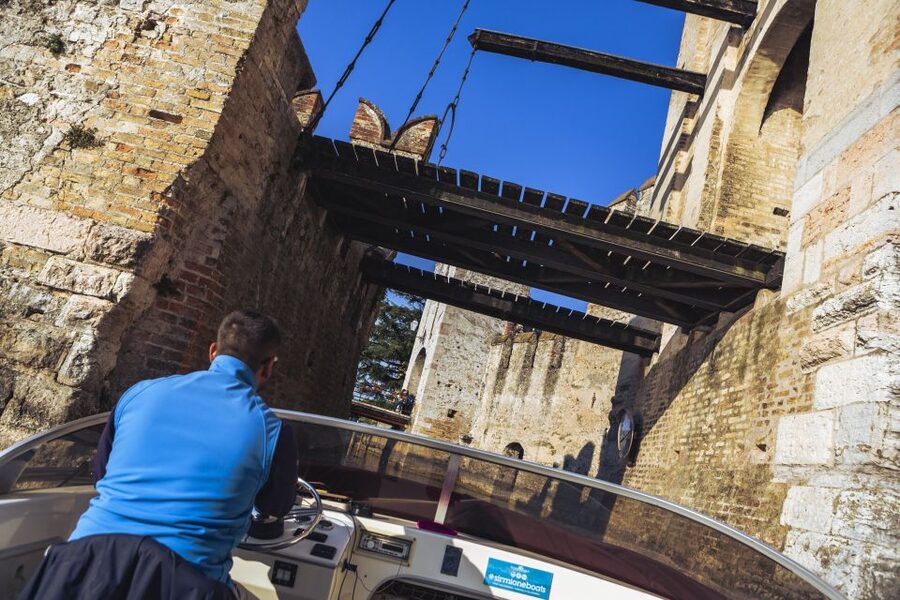 Sirmione: 25 Minute Boat Cruise around the Peninsula - Scaligero Castle and the harbor view from a moving viewpoint