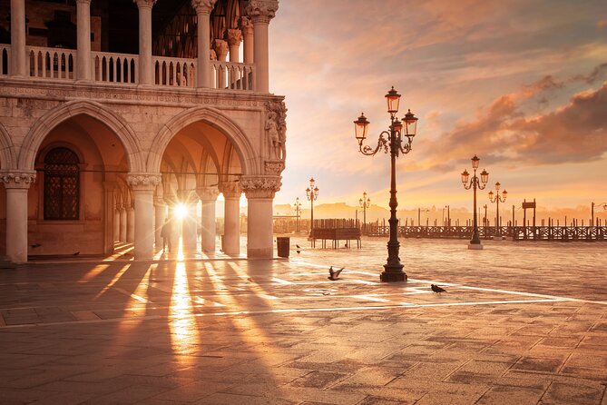 Skip-the-Line: Doge's Palace & St. Mark's Basilica Fully Guided Tour - Stop 1: Piazza San Marco before you get swept up