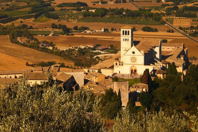 Small Group Tour of Assisi and St. Francis Basilica - From Roman amphitheater leftovers to a medieval neighborhood