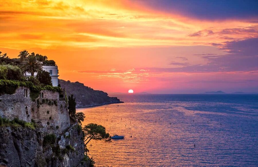 Sorrento: Night time Walking Tour & Limoncello Tasting - Where to Meet and What the 4 km Route Feels Like