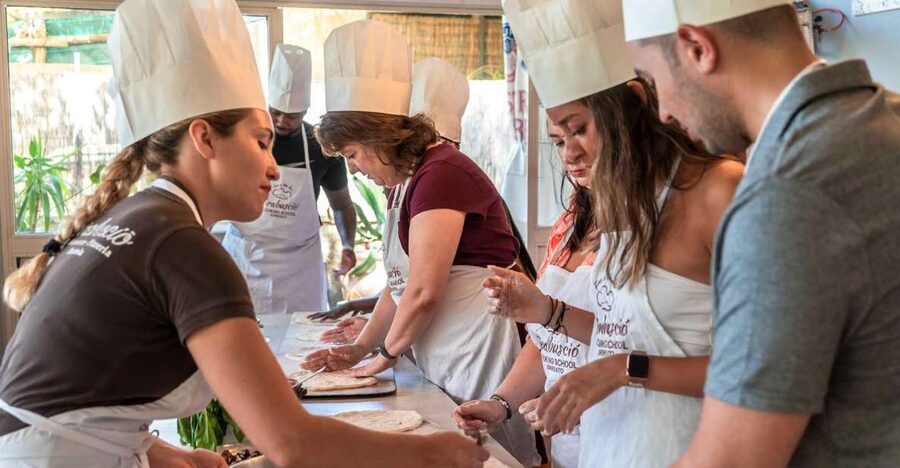 Sorrento: Pizza Making Course - Meeting Luigi and Getting in the Chef-Teach Mode