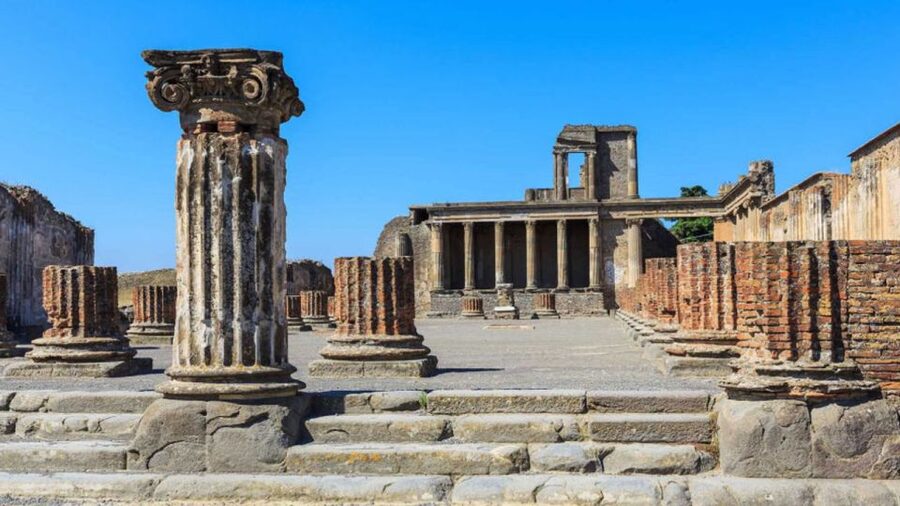 Sorrento: Skip-the-Line Pompeii Express Tour by Train - From Sorrento Station to Pompeii Scavi: the train rhythm