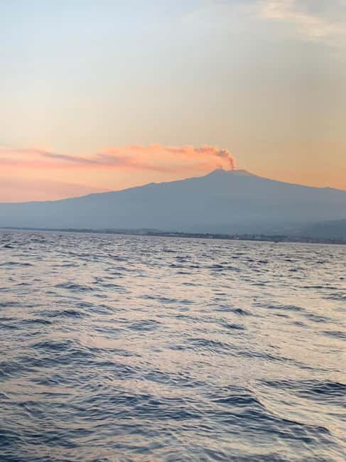 Sunset tour in search of dolphins with aperitif - Key highlights I’d anchor your expectations on