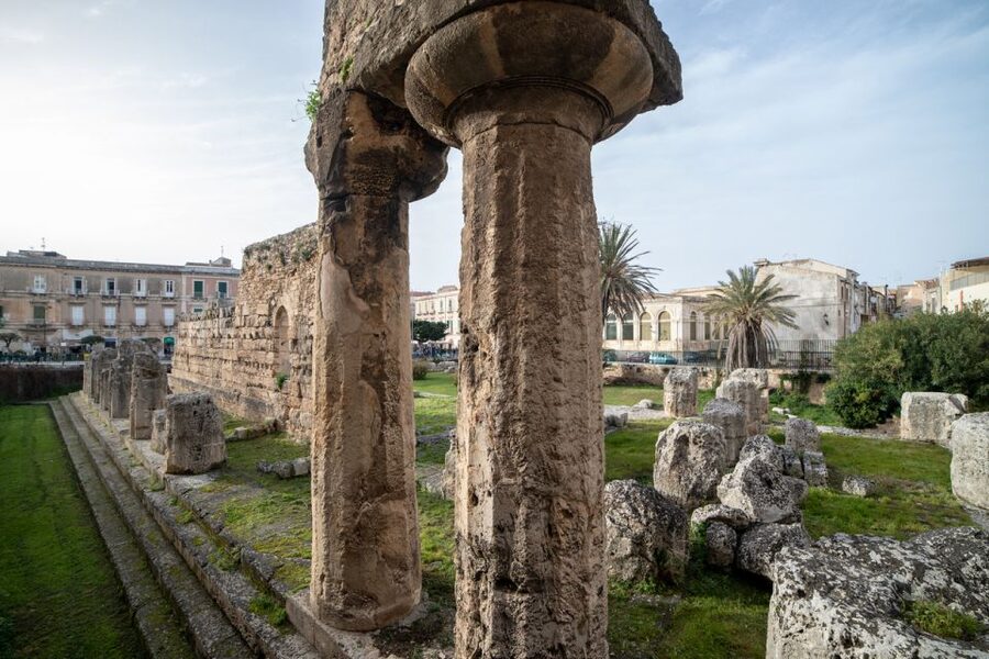 Syracuse: Highlights of Ortigia Guided Walking Tour - Piazza Archimede and Diana’s Fountain: myth you can see