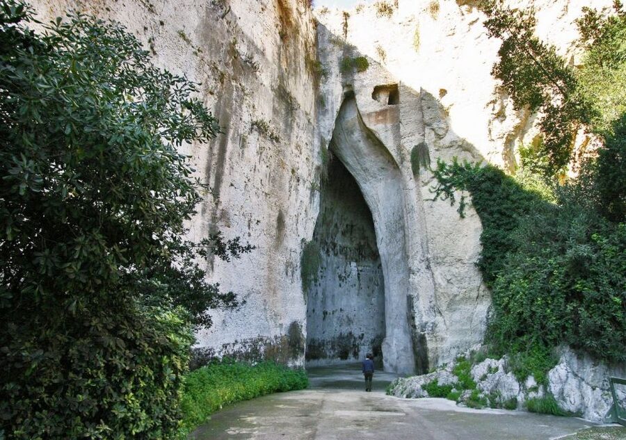 Syracuse: Neapolis Archaeological Park Small Group Tour - Altar of Hieron II and the Roman Amphitheater