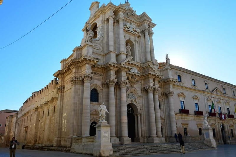 Syracuse: Ortigia and Neapolis Guided Walking Tour - Why Syracuse feels different: Neapolis theaters and Ortigia in one walk