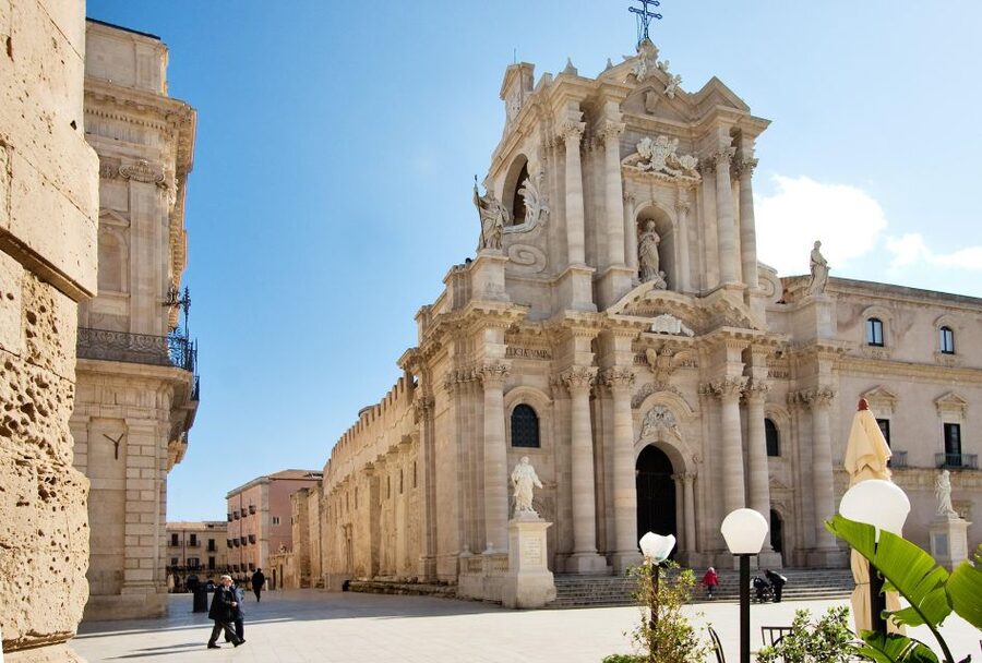 Syracuse: Ortigia Classic Walking Tour - Key Things You Notice Right Away on This Ortigia Walk