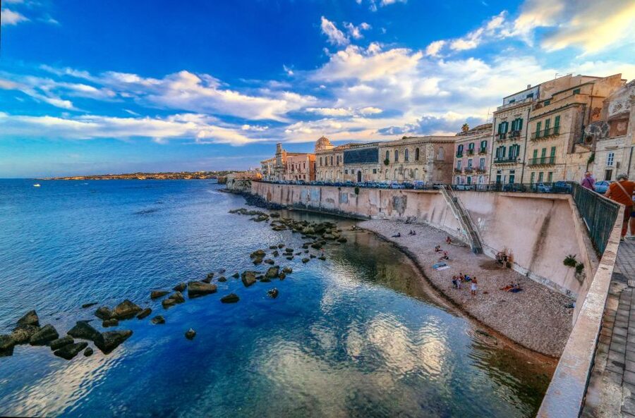Syracuse: Ortigia Classic Walking Tour - Diana Fountain, Palazzo Stops, and How the Guide Controls the Pace