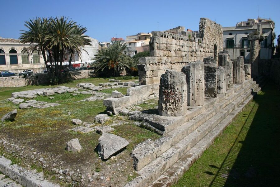 Syracuse: Ortigia Classic Walking Tour - Via della Giudecca and Church Stops, Where Daily Life Shows Through