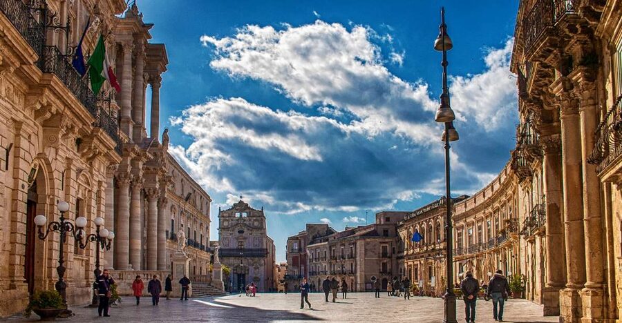 Syracuse: Ortigia Classic Walking Tour - Temple of Apollo to Piazza Archimede, Ancient Syracuse Begins