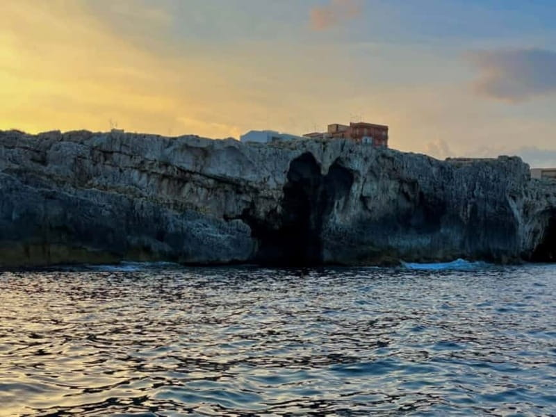 Syracuse: Ortigia Island and Sea Caves Boat Tour with Drinks - Fonte Aretusa stop: where the swim and photos actually happen