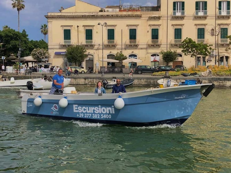 Syracuse: Ortigia Island and Sea Caves Boat Tour with Drinks - Practical stuff that affects your comfort (and your photos)