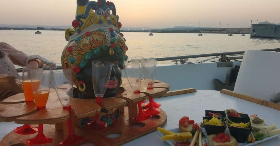 Syracuse: Ortigia Sunset Cruise with Aperitif - Meeting at Il Catanese and what to do first