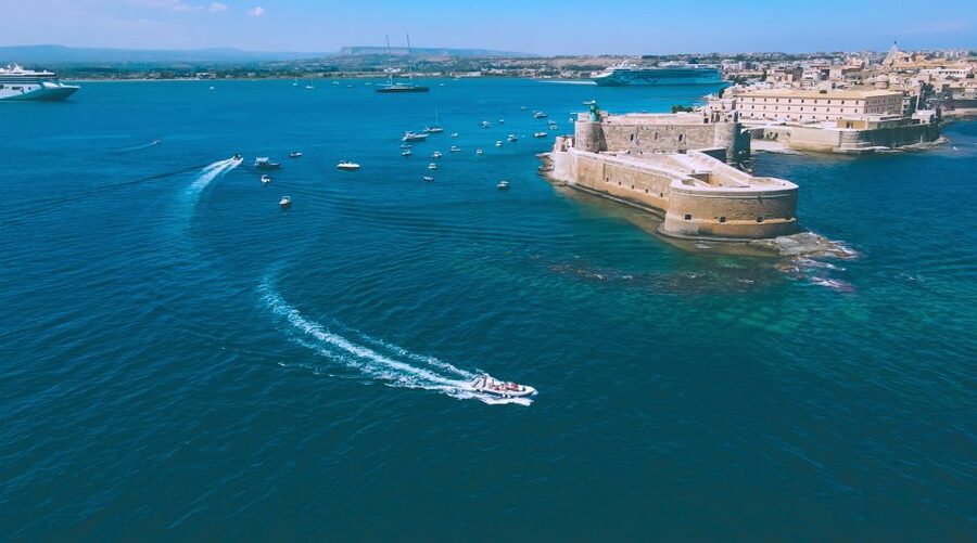 Syracuse: Pillirina, Ortigia, and Sea Caves Tour by Boat - Two hours on the water: what that short time buys you
