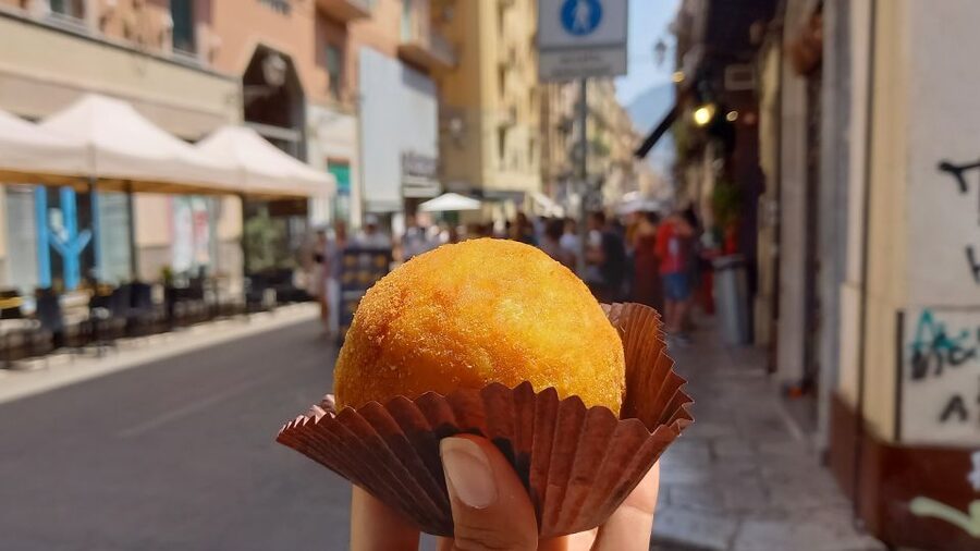 Syracuse: Street Food Walking Tour in Ortigia with Tastings - Cathedral Dessert Stop: Cannoli or Granita Hits the Sweet Spot