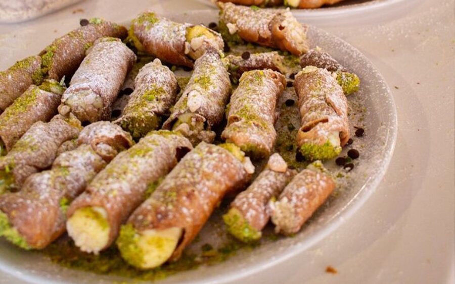 Taormina: Cannolo Cooking Class with Completion Certificate - What to bring so you enjoy the class instead of thinking about it