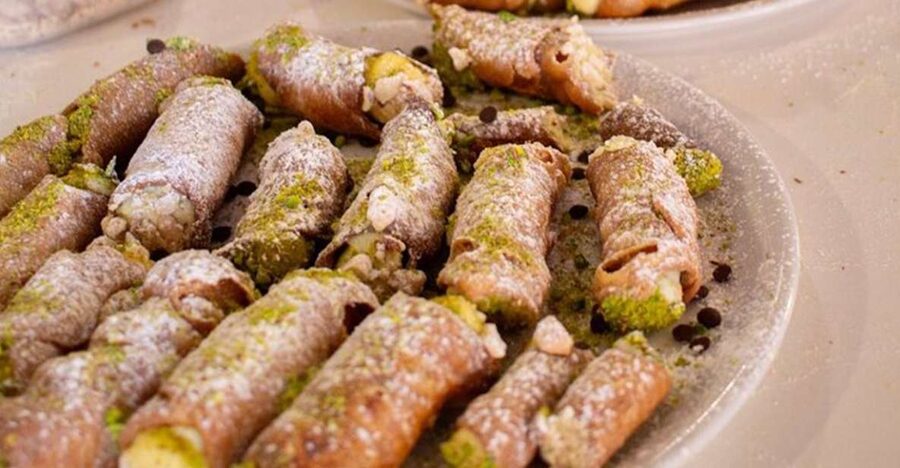 Taormina: Cannolo Cooking Class with Completion Certificate - What happens during the 90 minutes: a clear flow from shell to finish