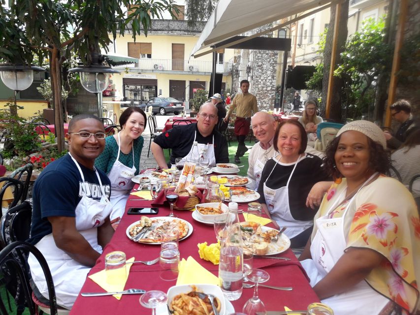 Taormina: Half-Day Pizza Making Class - Finding the spot in Taormina, Porta Messina to the working kitchen