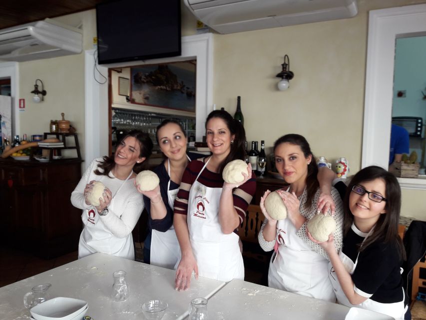 Taormina: Half-Day Pizza Making Class - Making pizza dough: flour, water, yeast, and the stretch that matters