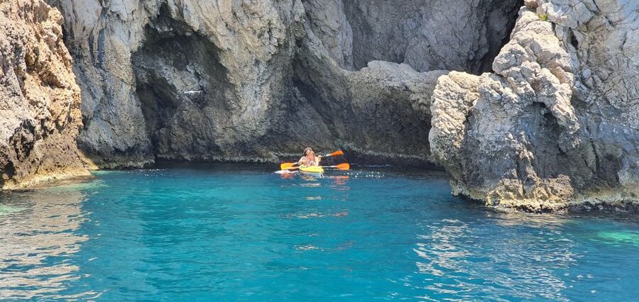 Taormina: Kayak Coastal Tour to Isola Bella and Blue Grotto - Key Points at a Glance