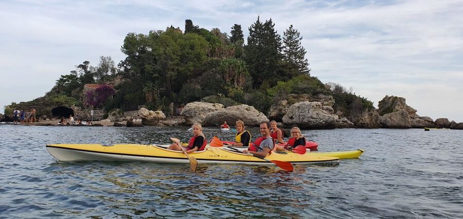 Taormina: Kayak Coastal Tour to Isola Bella and Blue Grotto - Guides, Languages, and the Small-Group Advantage