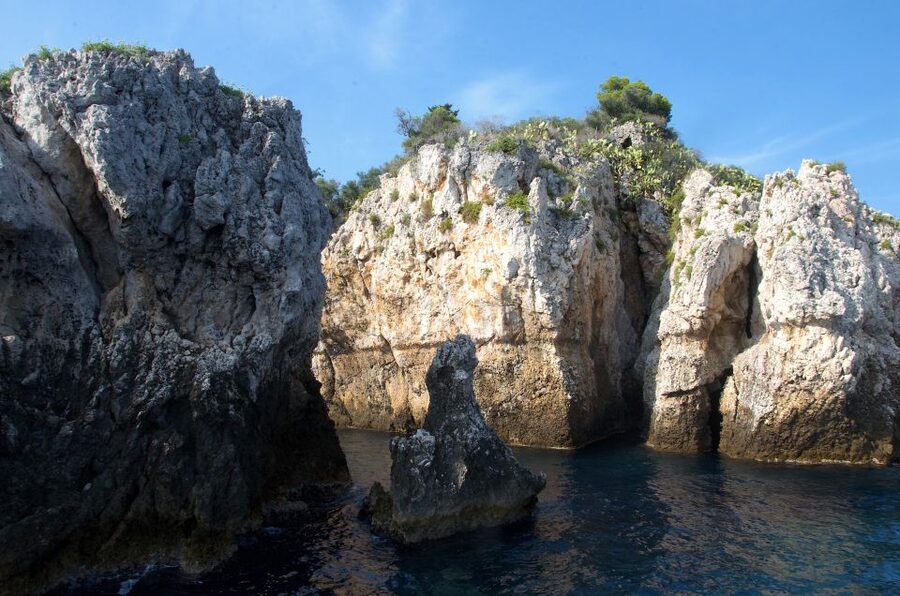 Taormina: White Lotus Tour - Who this Taormina White Lotus boat tour fits best