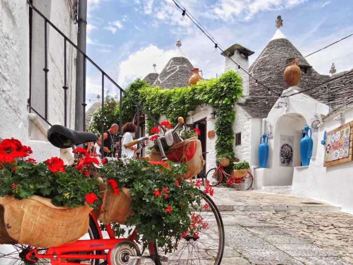 Tour di Alberobello e Matera in bus privato da Bari - Alberobello self-guided: trulli that look unreal