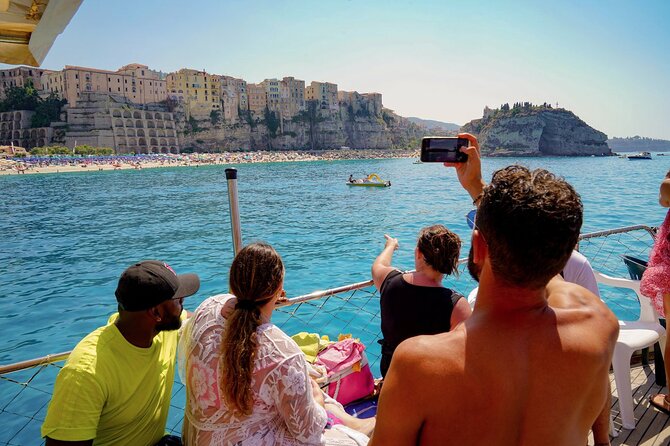 Tour of the Costa degli Dei by boat, 3 hours with aperitif included - The grotto bath: when the sun makes the rocks look staged