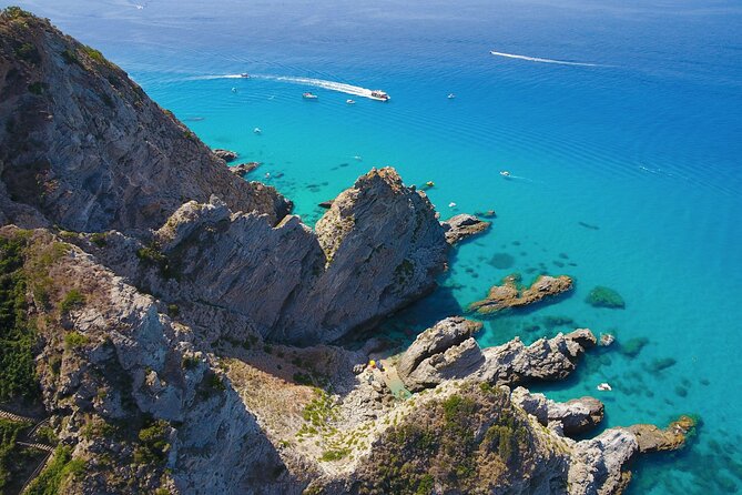 Tour of the Costa degli Dei by boat, 3 hours with aperitif included - In Formicoli and Porto Erculis: strange rocks and a submerged setting