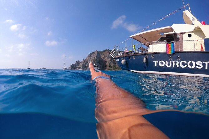 Tour of the Costa degli Dei by boat, 3 hours with aperitif included - Aperitivo on board: bruschetta, wine, and a small break from water