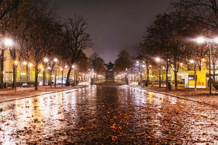 Turin: Magic Guided Tour - Finishing in the White Magic Area: Squares, Guardians, and Legends