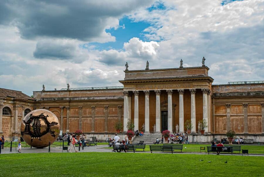 Vatican: Priority Entry to Vatican Museums an Sistine Chapel - Pinacoteca Vaticana: a quieter highlight among the crowd