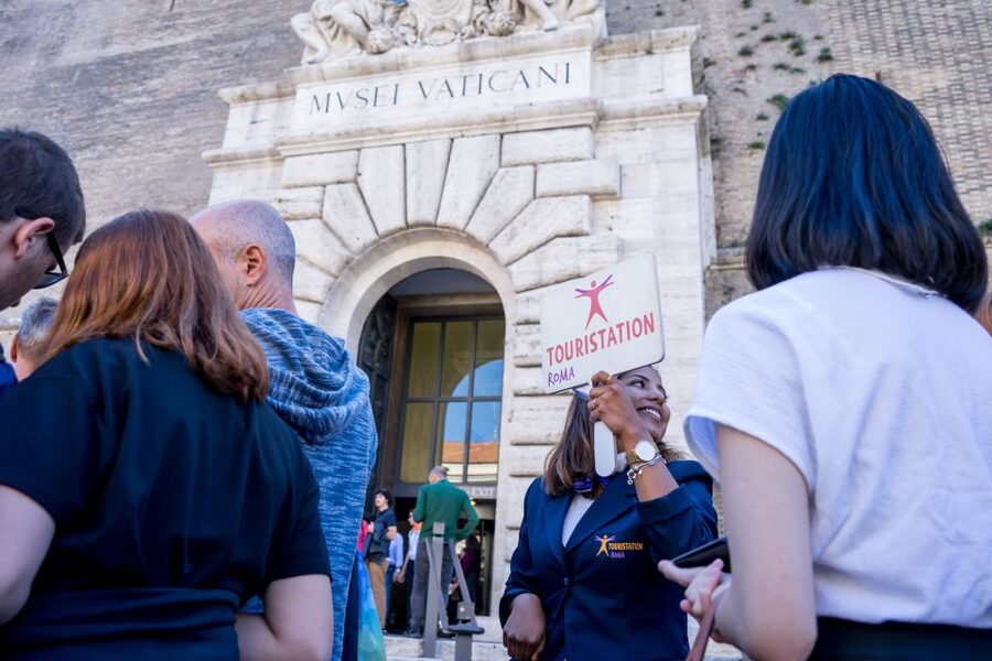 Vatican: Sistine Chapel and Vatican Museums Guided Tour - Sistine Chapel: getting the Michelangelo ceiling the right way