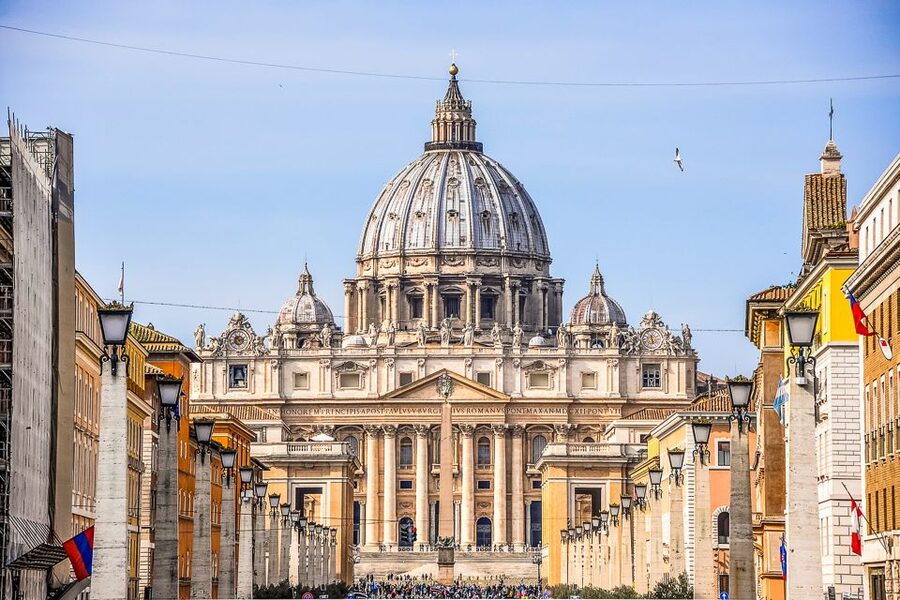 Vatican & Sistine Chapel Ticket with Optional Audio Guide - Meeting point and what the staff actually does