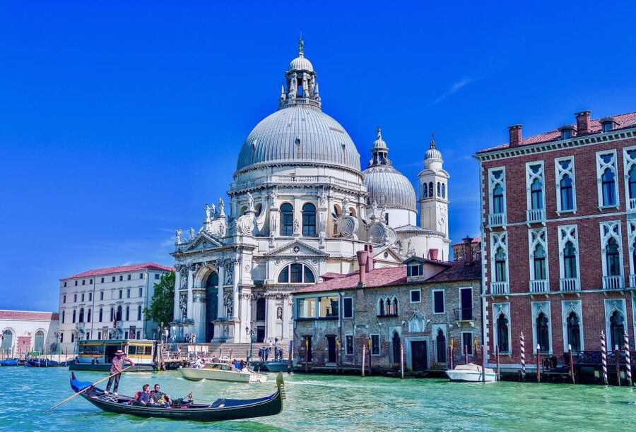 Venetian Private Sandolo tour - The Driver, the Stories, and the Limits of This Short Ride