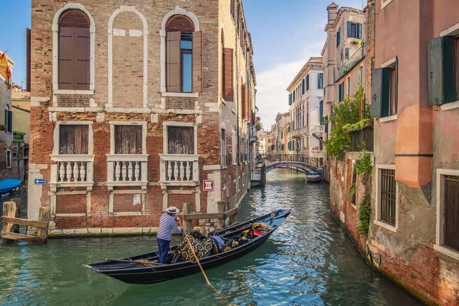 Venetian Private Sandolo tour - Who This Venetian Private Sandolo Ride Suits Best