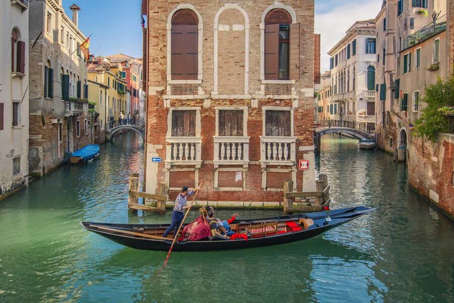 Venetian Private Sandolo tour - 30 vs 60 Minutes: Picking the Right Amount of Canal Time