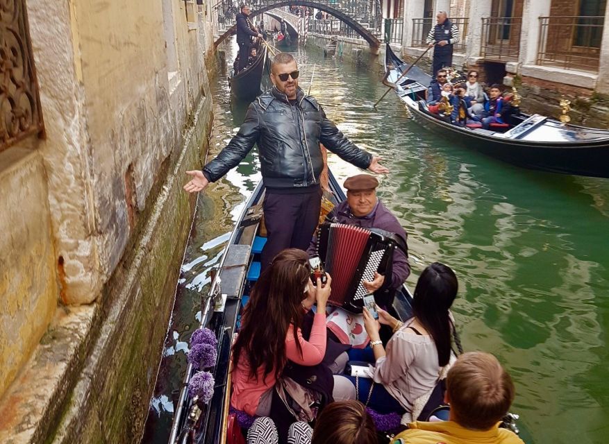 Venice: 30-Minute Gondola Ride on Grand Canal with Serenade - Should You Book This Serenaded Gondola Ride?