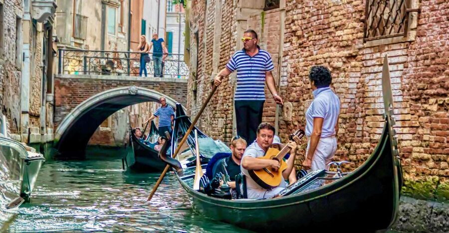 Venice: 30-Minute Gondola Ride on Grand Canal with Serenade - A Serenaded Gondola: Why 30 Minutes Works in Venice