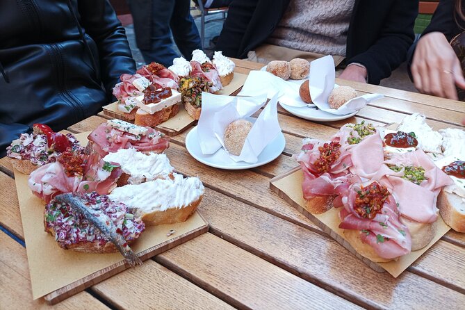Venice Bacaro Food Tour: Eat and Drink like a Venetian - Calle de la Testa: cicchetti with ombra di vino