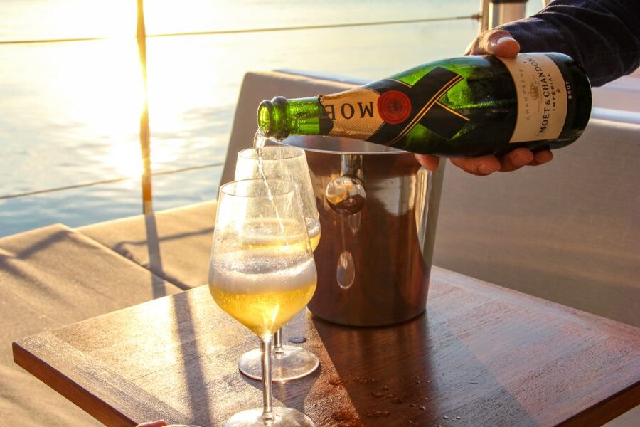 Venice: Catamaran Sunset Jazz Cruise with Aperitivo - Canale della Giudecca and the lagoon sweep toward Lido