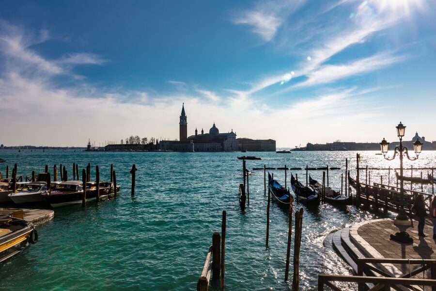 Venice: City Center Historical Guided Walking Tour - Calli and Campi Lanes, Plus a Pass by Teatro La Fenice