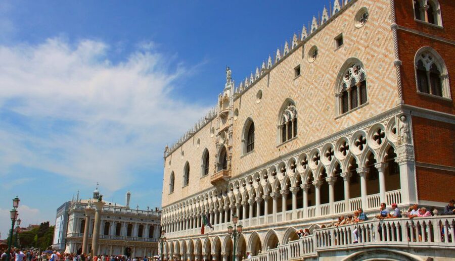 Venice: Doge's Palace, Bridge of Sighs & Prisons Guided Tour - History Gallery 3D and VR Time Travel Through Venice