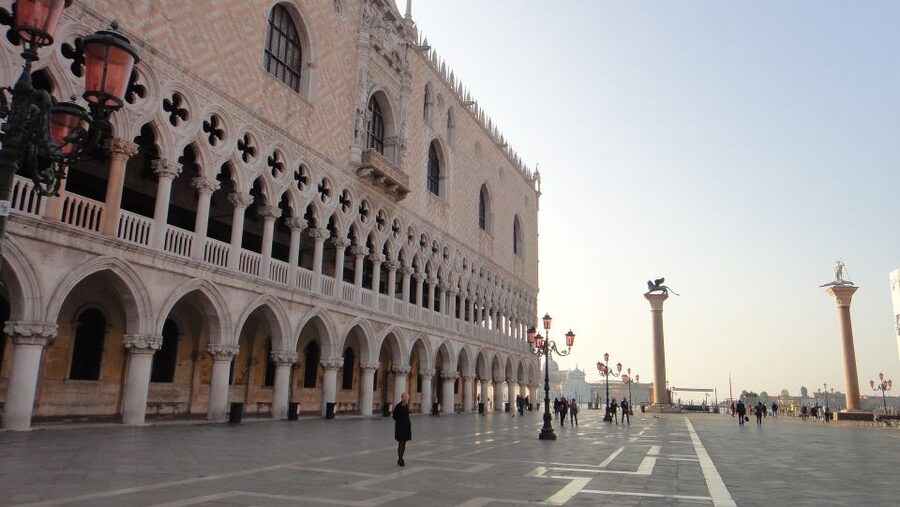 Venice: Doge's Palace, Bridge of Sighs & Prisons Guided Tour - What the Optional Gondola Ride Adds (and how to decide)