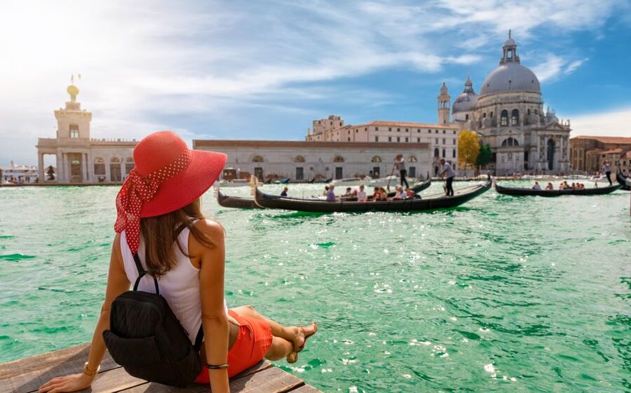 Venice: Gondola Tour under the Bridge of Sighs & Audio Guide - Why a Bridge of Sighs gondola beats the land version