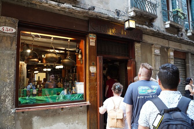 Venice Like a Local: Food, Wine & Spritz Tour with Traghetto Ride - Canal Grande by traghetto: the view you won’t get on foot